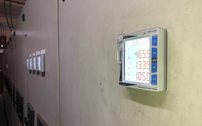 Analizador de energía instalado en la planta